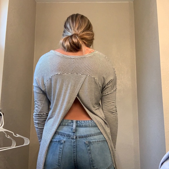 long sleeve shirt never worn - Picture 3 of 3